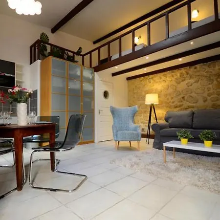 Short Group Temple Serviced Appartamento