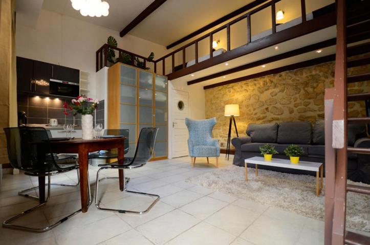 Short Group Temple Serviced Appartamento